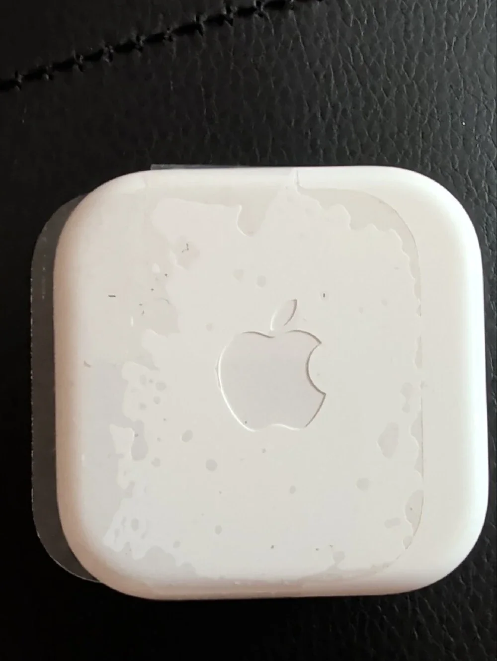 Apple White Earbud Headphones with Remote and Mic